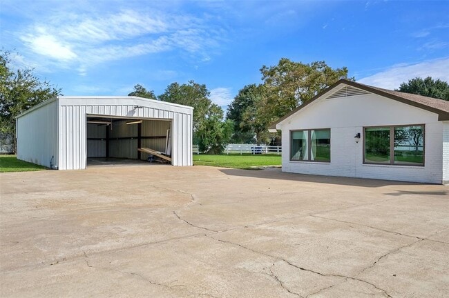 Building Photo - 18010 Mueschke Rd