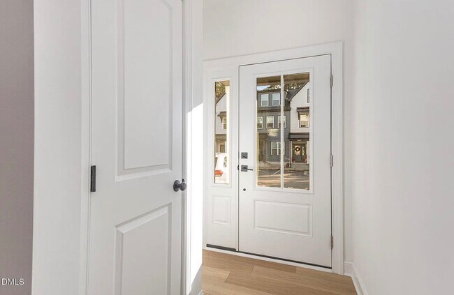 Foto del edificio - 4801 Gossamer Ln