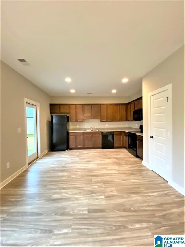 Building Photo - 10 Hawk Ln