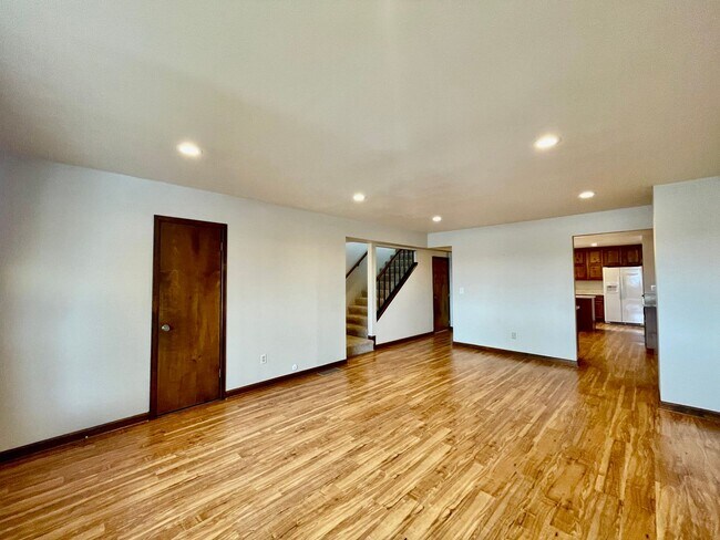 Foto del edificio - Spacious Home with Large Yard and Few Neig...