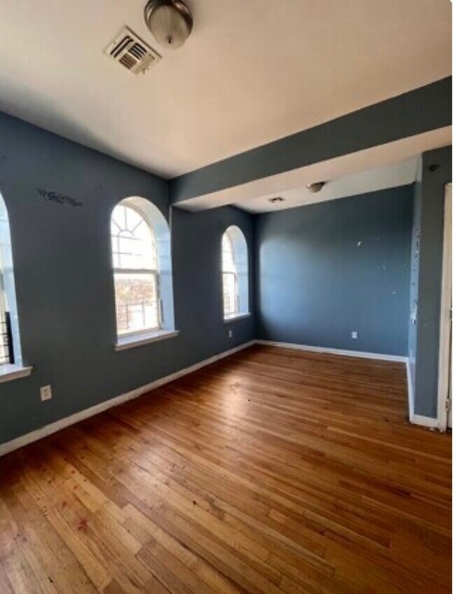 Building Photo - 420 S 17th St
