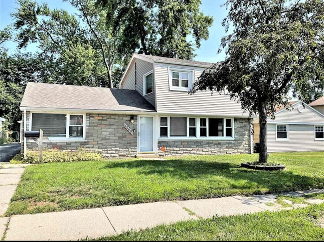 Building Photo - 4949 Paxton Rd