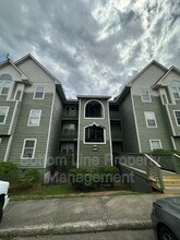 Building Photo - 942 Stewarts Creek Dr