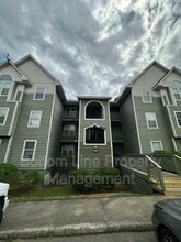 Building Photo - 942 Stewarts Creek Dr