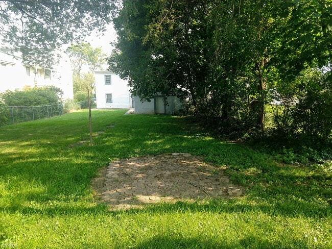 Foto del edificio - 3 br, 1.5 bath Duplex - 44 W Donegal St