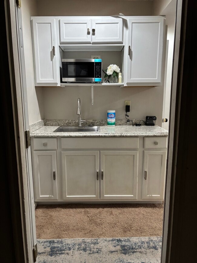 Foto del edificio - 2507 Oak Tree Ln