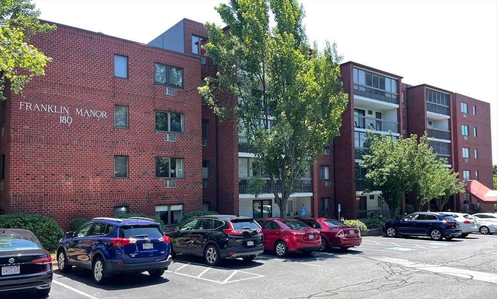 Primary Photo - 180 Green St