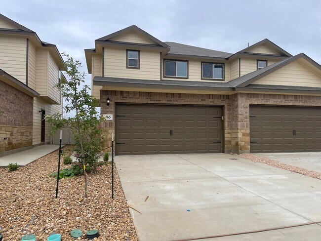 Foto del edificio - 3 Bedroom, 2.5 Bathroom, Two-story Duplex ...