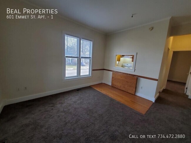 Building Photo - 601 Emmet St