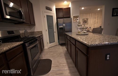 Foto del edificio - 5 br, 2.5 bath House - 1751 Red Alder Ave