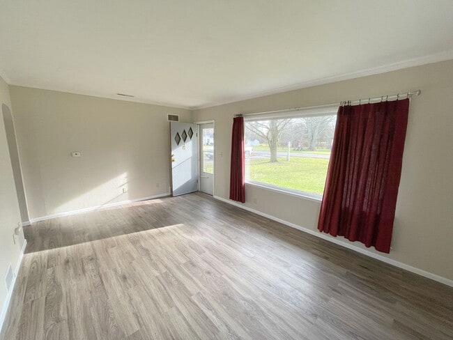 Building Photo - Nice 2-Bedroom Home Available in Quiet Neighborhood in Northwest Goshen