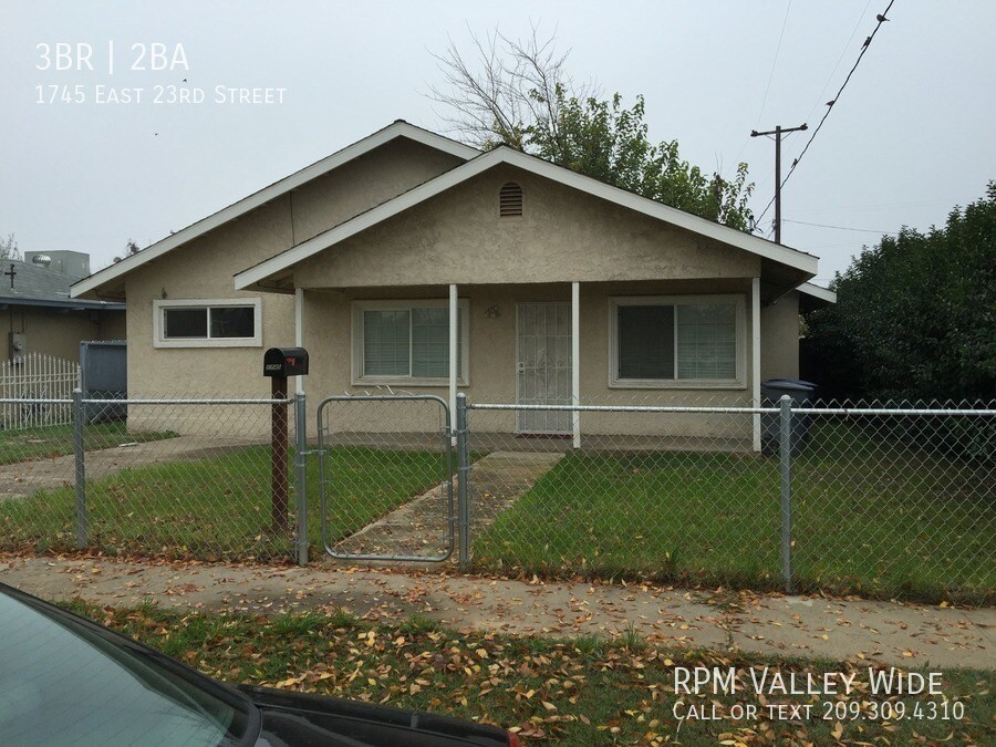 Primary Photo - Cute and cozy 3 bedroom 2 bath home Availa...