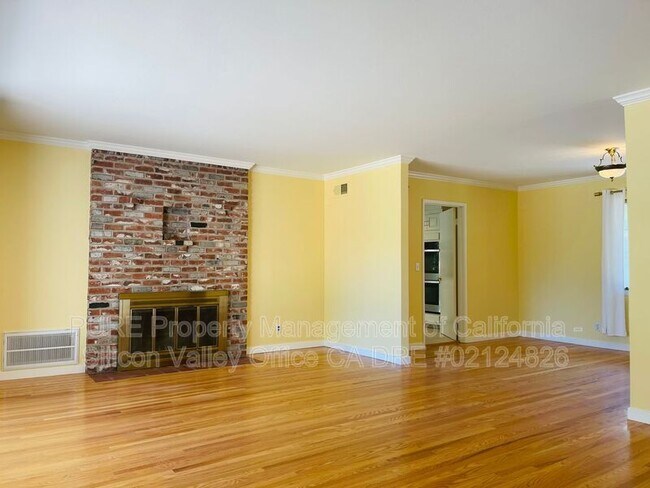 Building Photo - 1449 Topar Ave