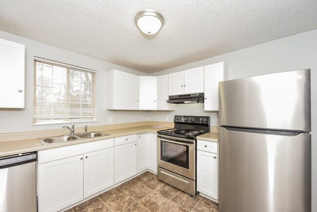 Building Photo - 110 Compass Ln
