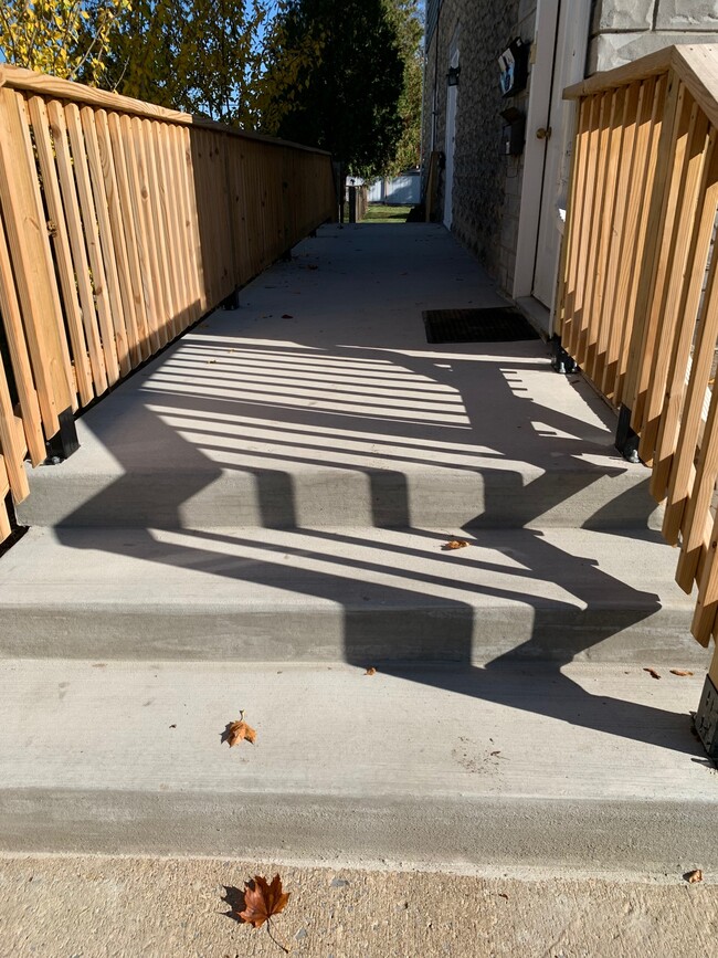 Building Photo - 324 Russell Ave