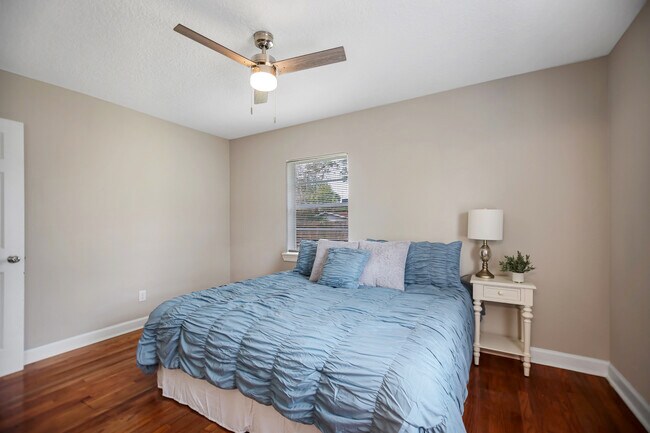 Foto del edificio - 5841 Cherry Laurel Dr