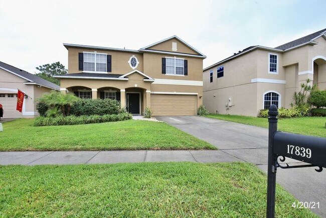 Foto del edificio - Gorgeous 5/2.5 Pool Home with a Covered Pa...