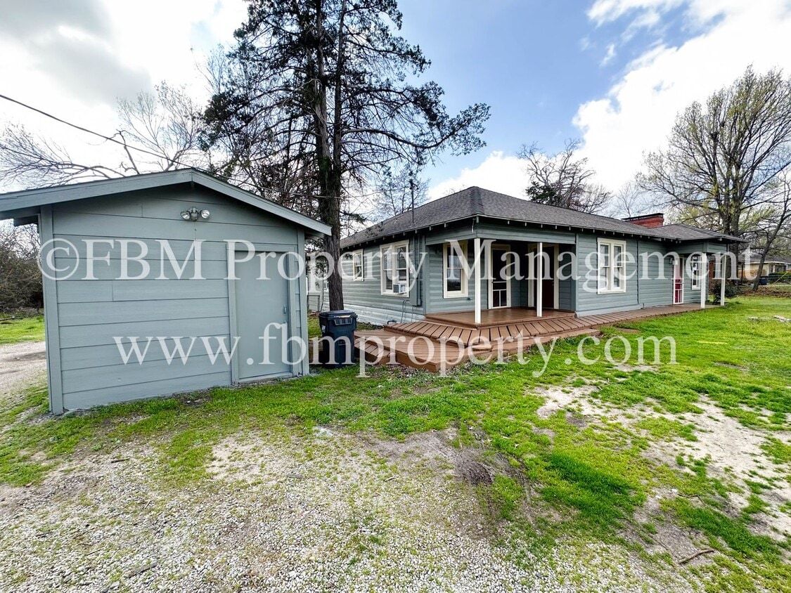 Primary Photo - 3701 Emhouse Rd