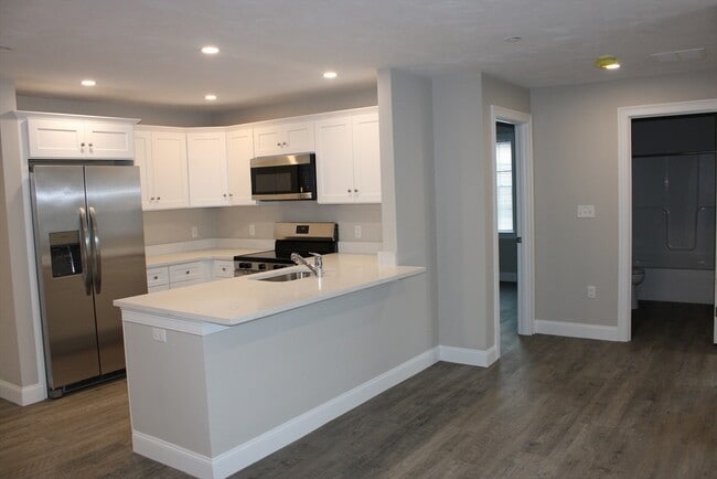 Building Photo - 192 Central St