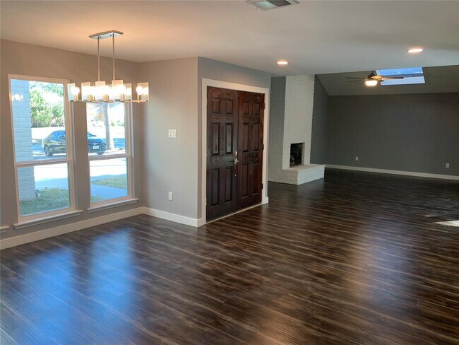 Building Photo - 11831 Briar Forest Dr