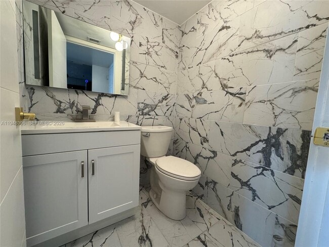 Foto del edificio - 540 Brickell Key Dr