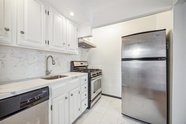 Building Photo - 1608 1/2 Bonnie Brae St