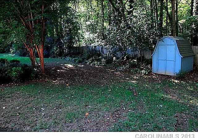 Foto del edificio - 4824 Farm Pond Ln