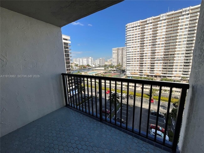Building Photo - 2049 S Ocean Dr