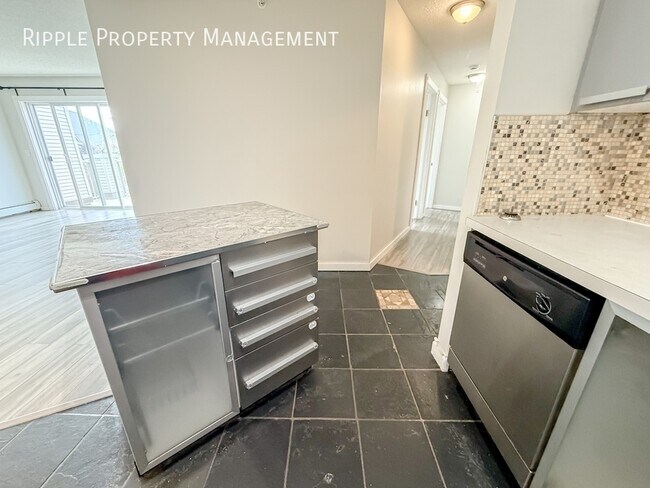 Building Photo - Modern 2 Beds, 2 Baths Apartment/Condo | Utilities Included