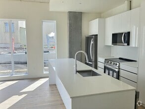 Building Photo - 1000 Av Myrand