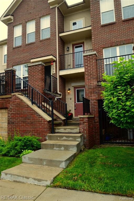 Foto del edificio - 1392 Hillcrest Dr