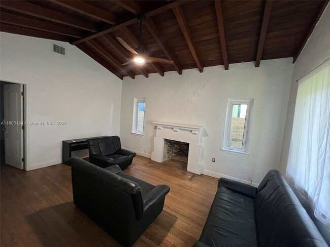 Building Photo - 644 NE 82nd Ter