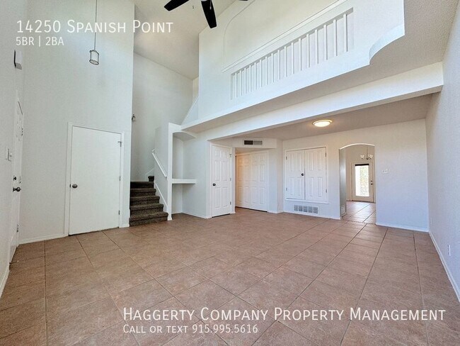 Building Photo - East El Paso 5 bed Refrig A/C!