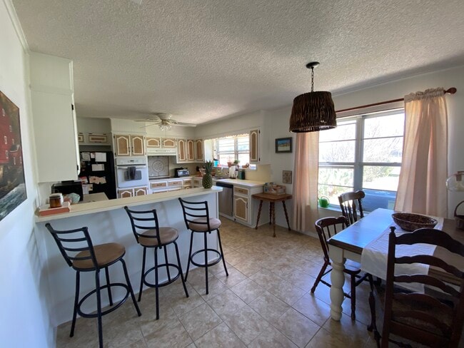 Shared kitchen - 324 texas ave