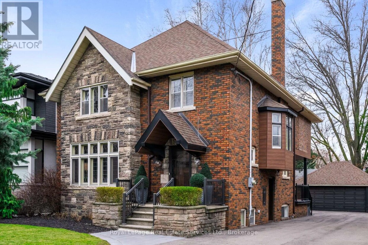 Primary Photo - 28 Thompson Ave