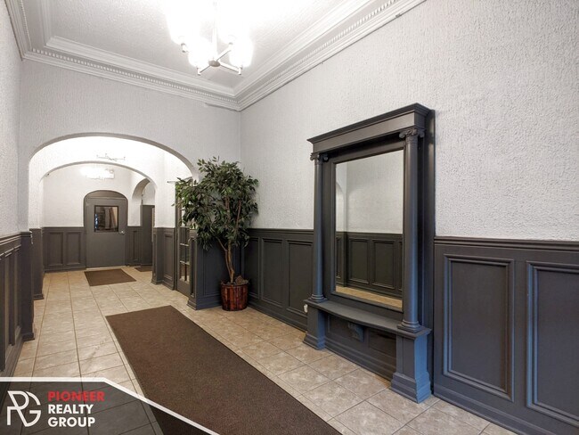 Foto del edificio - 711 W Belmont Ave