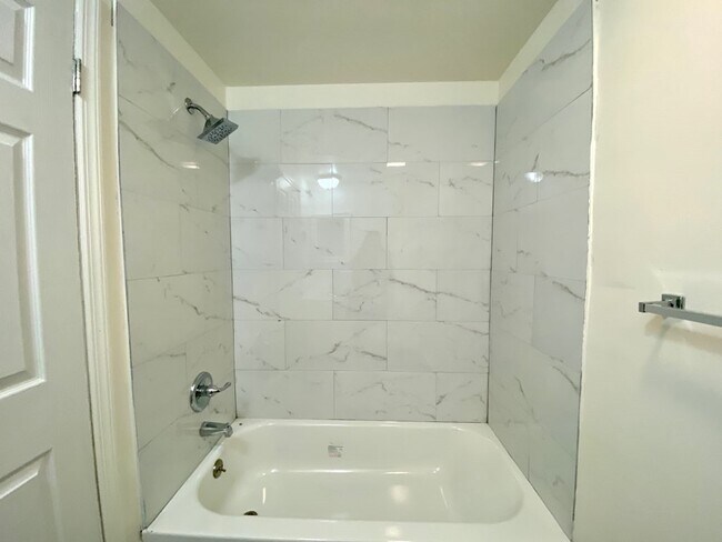 Building Photo - 359 Halladay St