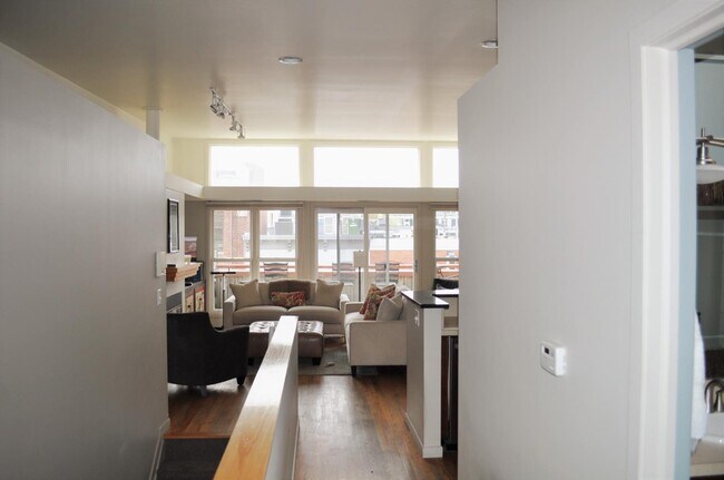 Foto del edificio - 217 E Washington St