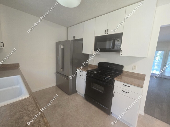 Foto del edificio - 3172 Carmel Dr