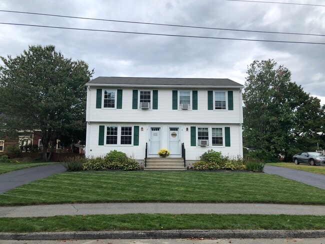 Building Photo - 4 Oakwood Dr