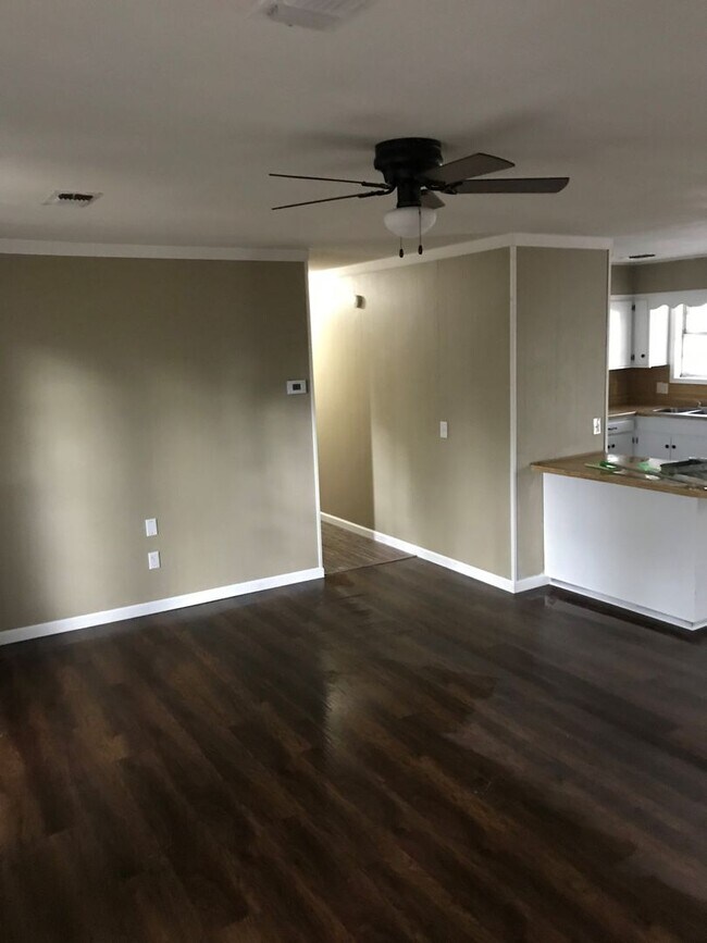 Building Photo - *LEASED* 3/1.5 home for lease | 205 S. Jim...