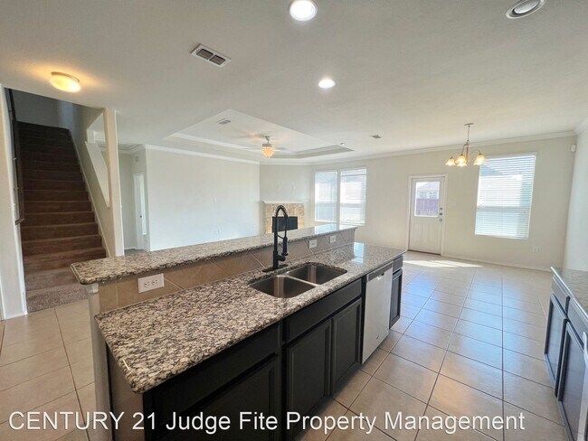 Building Photo - 4 br, 2.5 bath House - 717 Jonius Creek Drive