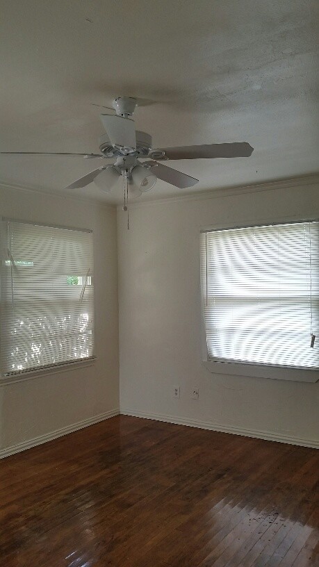 Building Photo - 1 Bed, 1 Bath duplex in Grand Prairie