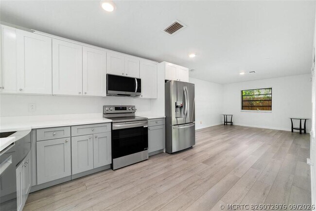 Building Photo - 1273 NE 37th St
