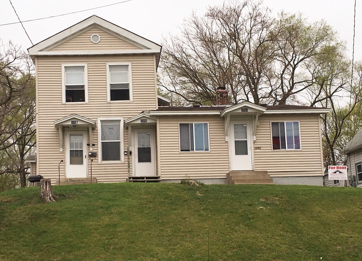1007 Zeisler St, La Crosse, WI 54601 Apartments in La Crosse, WI