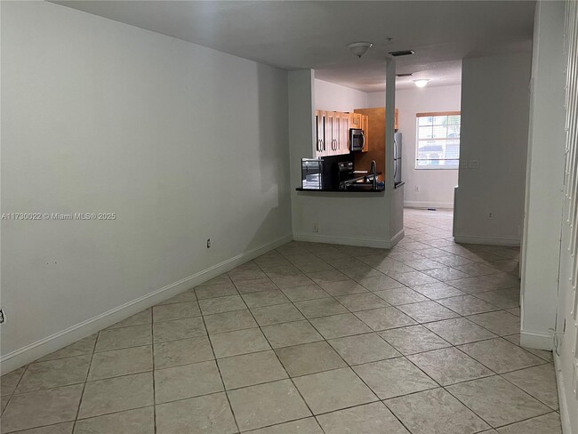 Foto del edificio - 5670 NW 116th Ave