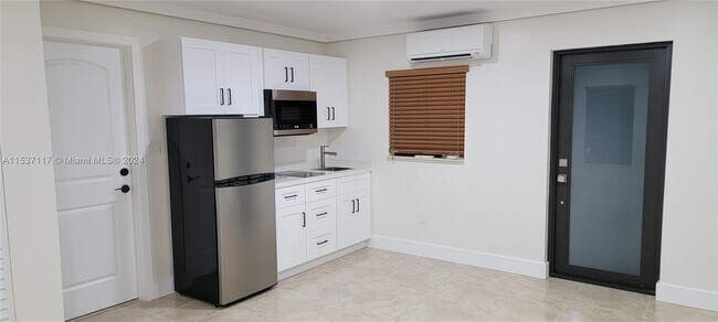 Building Photo - 7860 SW 131st Ave
