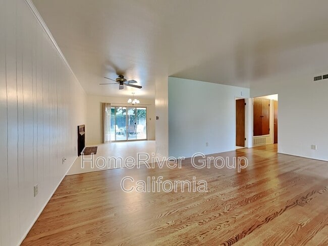 Building Photo - 3413 S Port Dr
