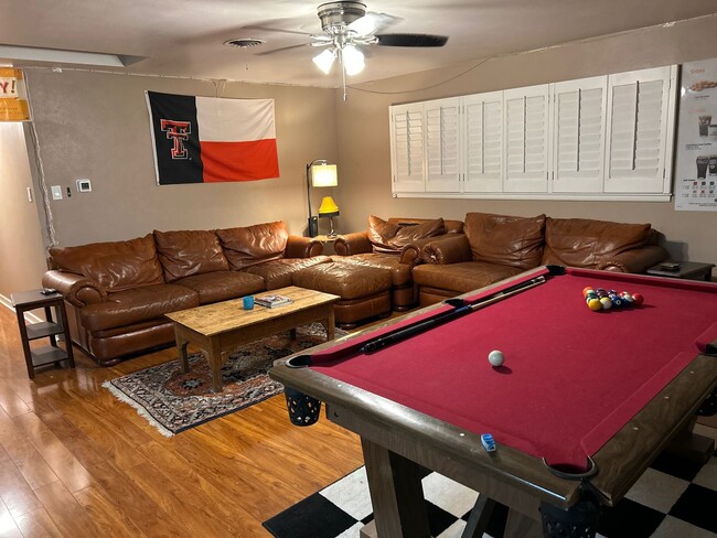 Building Photo - PRE-LEASING for August - 3 Bedroom Near Tech