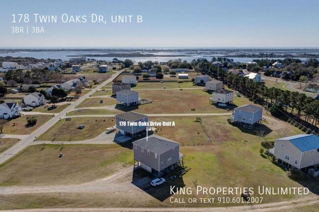 Building Photo - 178 Twin Oaks Drive unit B